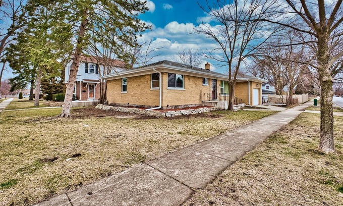 Skokie House | Quiet Oasis