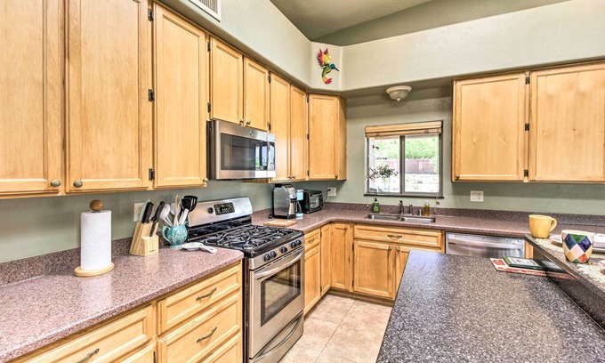 Sierra Vista Southeast House | Quiet & Peaceful Hereford Gem - Dogs Welcome!