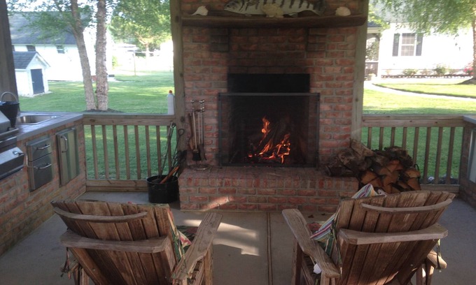 Temperanceville Cabin | QUIET, pet-friendly nature retreat with HOT TUB & without getting BIT!n
