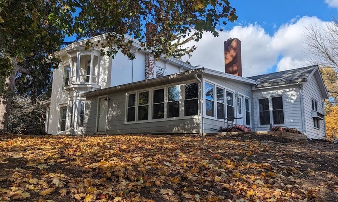 New Haven  Huron County House | Quiet pet friendly country home a few miles from Lake Erie & Cedar Point