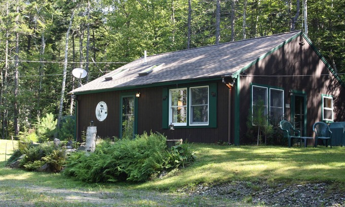 Greenville Junction Cottage | Quiet, Pet Friendly Cottage near Moosehead Lake!