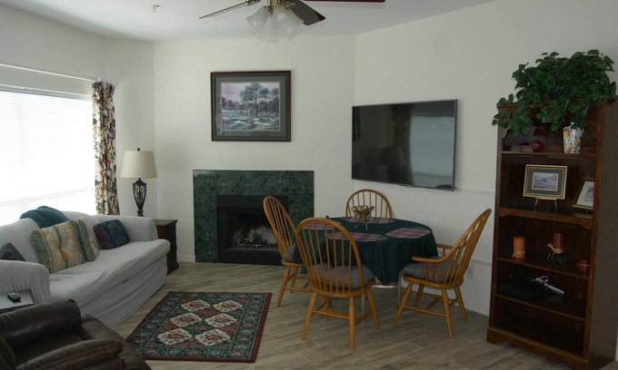Montgomery Condo | Quiet, pet-friendly 2 Bedroom/2 Bath lakefront condo with pool and dock access