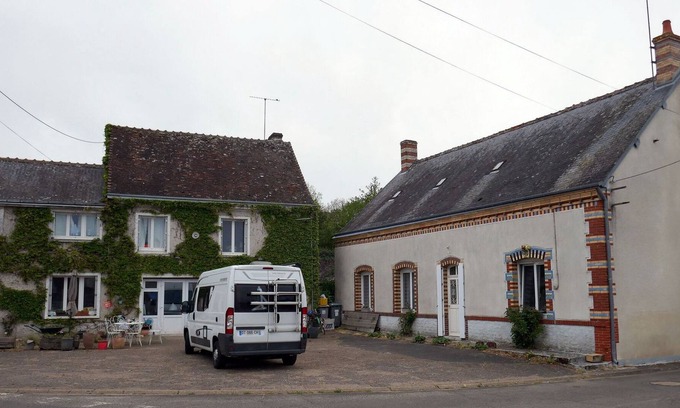 Lance House | Quiet, plush, spacious cottage, facing south, free WiFi
