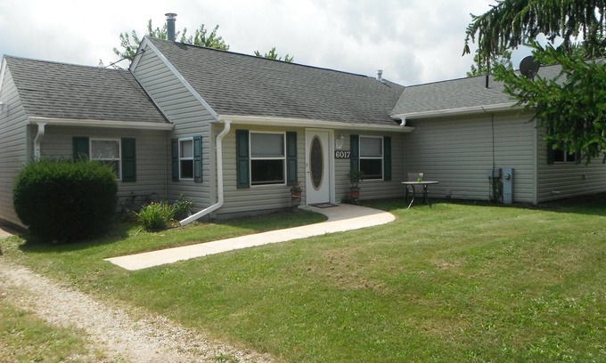 Kenosha House | Quiet Private 1 Bedroom Town Home Kenosha Hideaway TRAVELING NURSES welcome