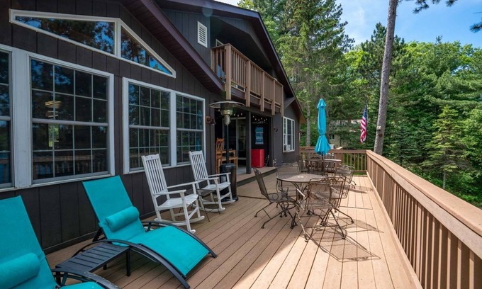 Redgranite House | Quiet & Private at Beautiful Pearl Lake! All Seasons Vacation Home!