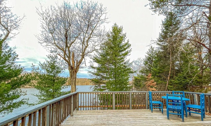 Plainfield Cabin | Quiet & Private Kayak,hike,UTV,BBQ,fish,boating,Nordic Mt - ski, tube, mt bike