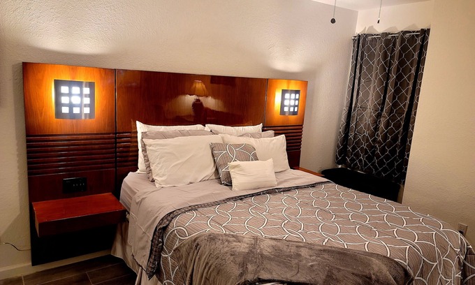 Oklahoma City Condo | Quiet Quant Condo- 5 min from mall.