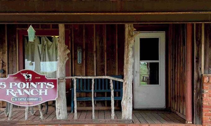 Sayre Cabin | Quiet ranch retreat full of rustic vintage charm! Located off I-40/Old Rt 66