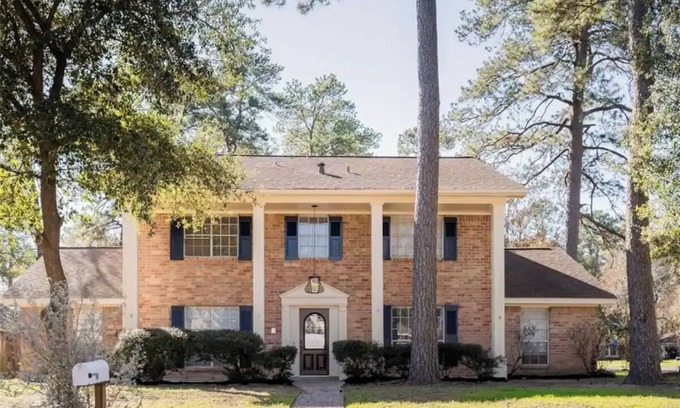 Barker House | Quiet & Relax Getaway- Pool Table, Grill, &Netflixnn