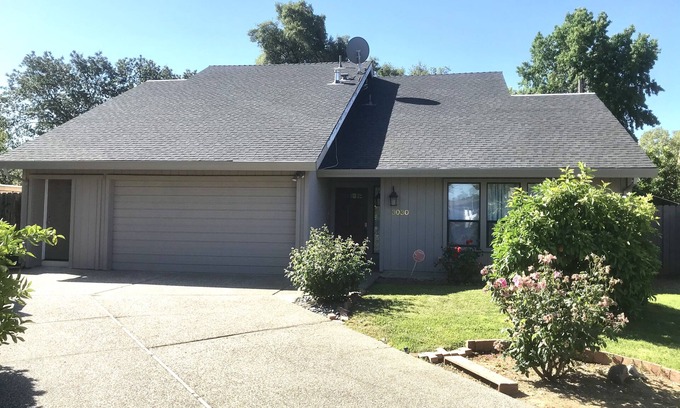 Carmichael House | Quiet, relaxing and specious home in cul-de-sac