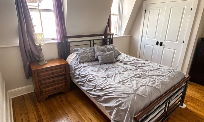 Charles Town Condo | Quiet Renovated Historic Condo Above Abolitionist Ale Works w/Washer Dryer #301