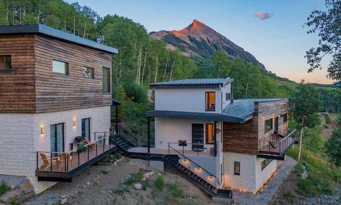 Crested Butte House | Quiet Residential setting | Guest House Chalet | Easy access to MTB and hiking trails