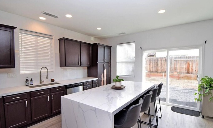 Reno House | Quiet, residential South Reno rental- 3 minutes to Cyan Park, 20 to Mt Rose