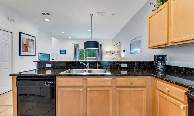 Sunset Lakes Condo | Quiet resort, minutes to Disney, community pool, Hot Tub