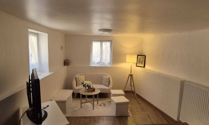 La Madeleine Apartment | Quiet Retreat 15 Min from the Beach, Fully Equipped and Fresh