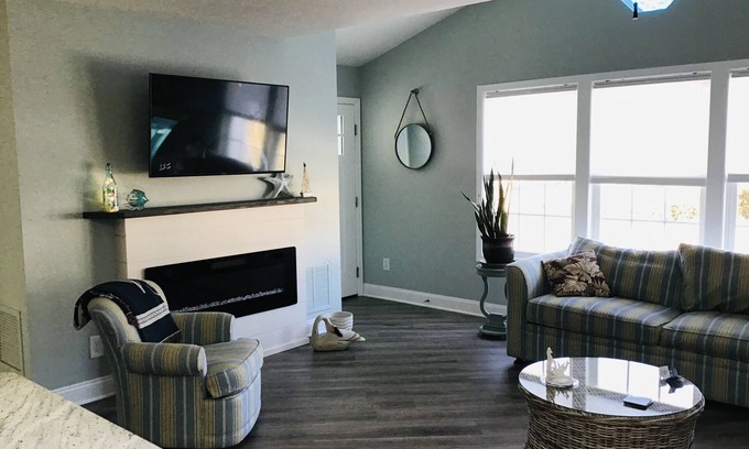North Cape May House | Quiet retreat along the bay“BLU-DOLPHIN” with OUTDOOR SHOWER