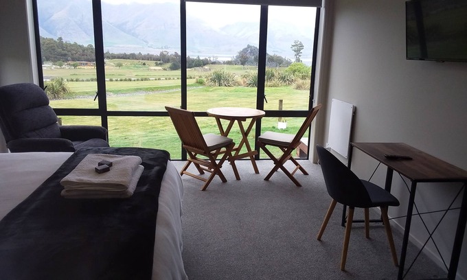 Mount Creighton House | Quiet Retreat Bobs Cove