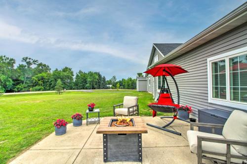 Audubon House | Quiet Retreat with Kayak and Patio, Walk to Lake!