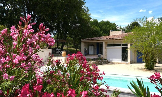 Le Puy-Sainte-Reparade House | Quiet room in the hill