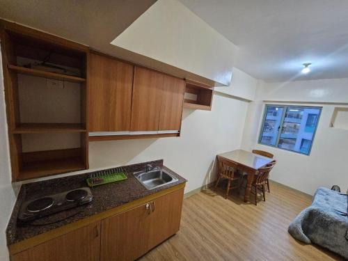 Marikina Apartment | Quiet room with Swimming pool access