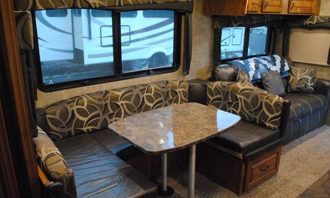 Lenore House | Quiet RV in a country setting with spectacular river views