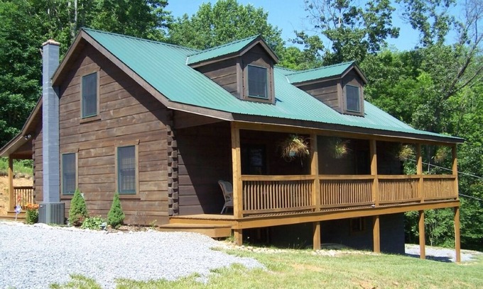 Shenandoah Cabin | Quiet Secluded 'Hilltop Log Cabin' Get Away Vacation Cabin Rental with King Bed!