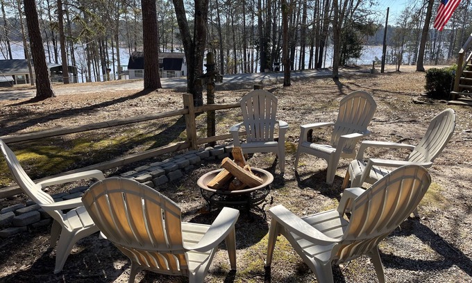 Tignall House | Quiet Secluded Lakeside Home on Fishing Creek of Clarks Hill Lake.