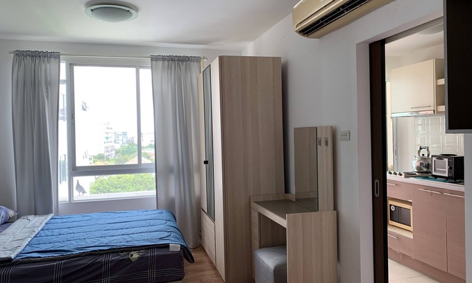 Ratchadaphisek Condo | Quiet & Secluded Urban Sanctuary for 2