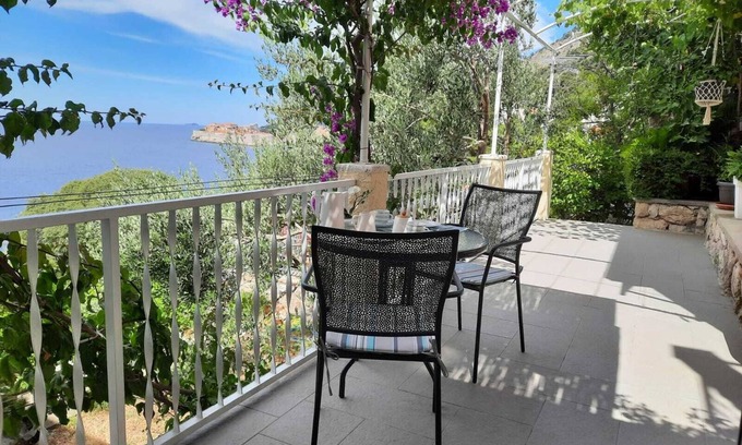 Municipality of Dubrovnik Apartment | Quiet seclusion with splendid views offering proximity to Old Town and the sea