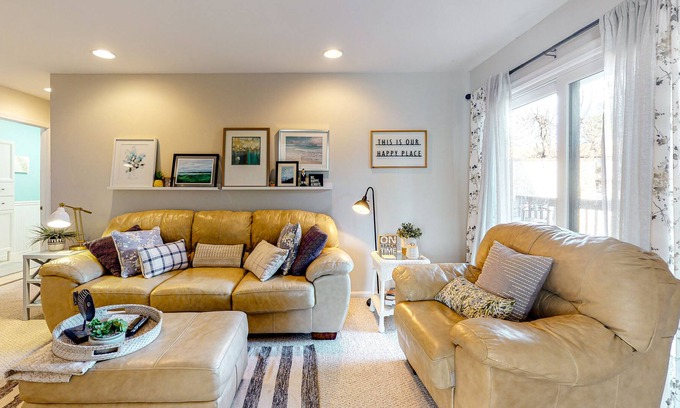 Caine Woods Condo | Quiet, single-level condo with a pool, fast WiFi, central AC, & a washer/dryer