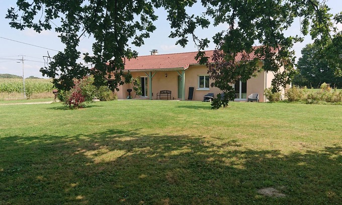 Romenay House | Quiet, single-storey house in the countryside