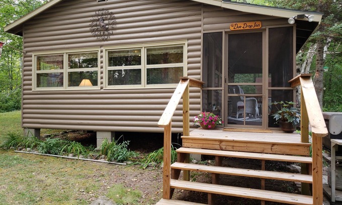 Hackensack House | Quiet/SmallCabin in the Woods