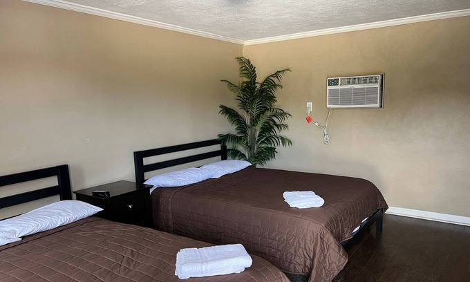 Jacksonville House | Quiet stay, 2 Beds & One baths for travelers