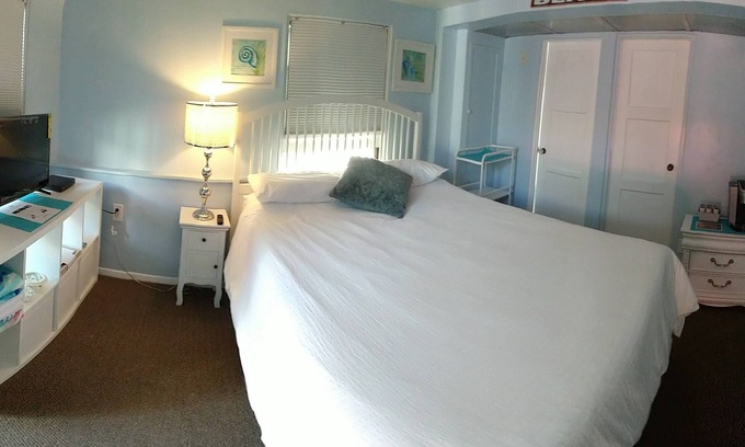Coronado House | Quiet Studio In the Heart of the Village - Close to everything!