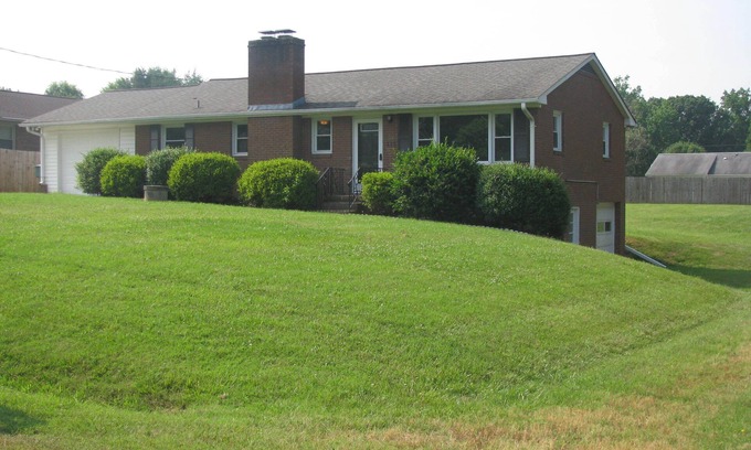 Winston - Salem House | Quiet Suburban House in Winston Salem