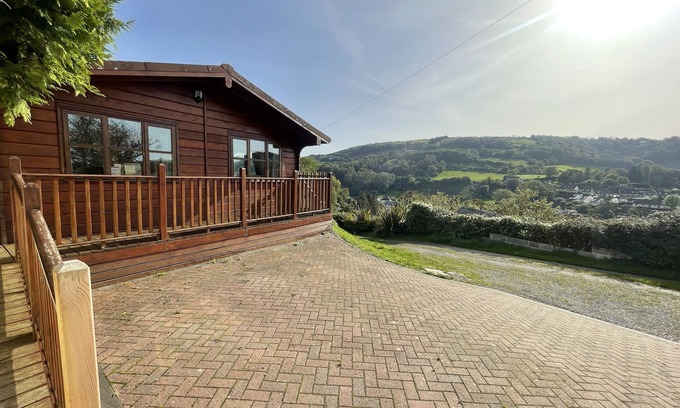 Combe Martin House | Quiet Sunny South Facing Lodge, Private Decking with Great views & Car Parking