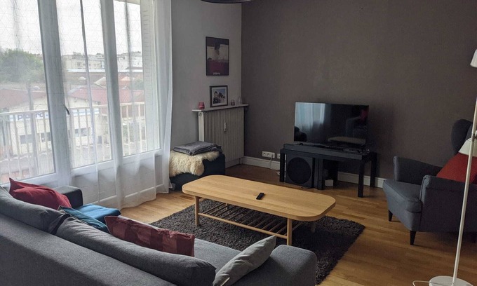 Bussiere - Cadiere Apartment | Quiet t2 Oullins in front of a park and near metro