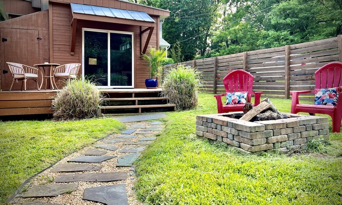Bolivar Cottage | Quiet tiny home. Dog-friendly. Private fenced yard