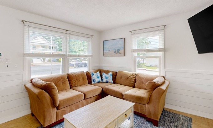 Caine Woods House | Quiet townhome 3 blocks from beach with balcony, AC, & W/D - near bars/dining