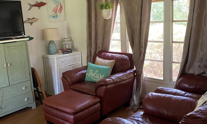 Navarre House | Quiet trailer in the woods 5 miles from Navarre Beach. PET FRIENDLY! FREE WIFI!