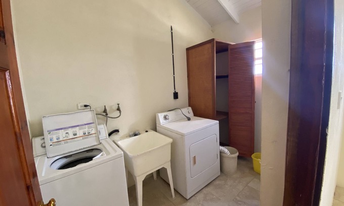 Callendar Apartment | Quiet Upstairs Apartment over looking the highway