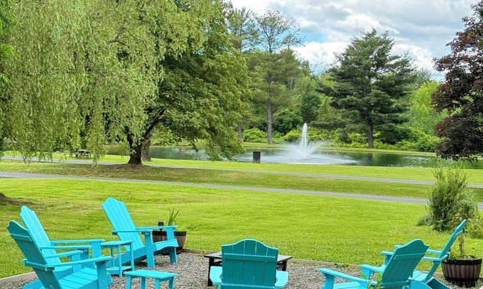 Athens House | Quiet Upstate Escape by the Pond – Nature & Serenity Await