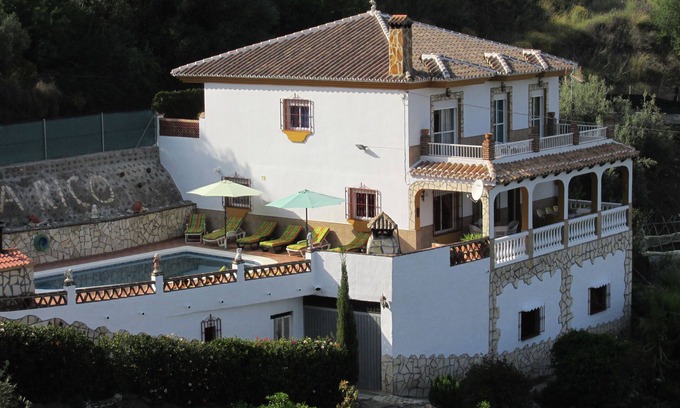 Torrox Cottage | Quiet villa, with private pool and free Wi-Fi, 10km from the beach