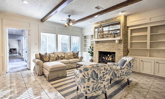 Memorial House | Quiet West Houston Home w/Patio, Walk to Shops!