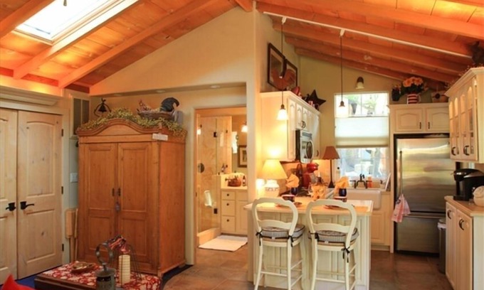 Northwest Carmel Apartment | Quiet wooded Guest Cottage
