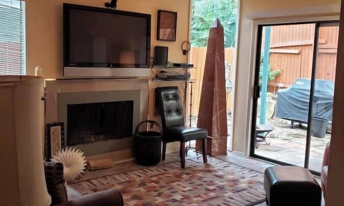 Clarksville Condo | Quiet yet close to all that Austin has to offer