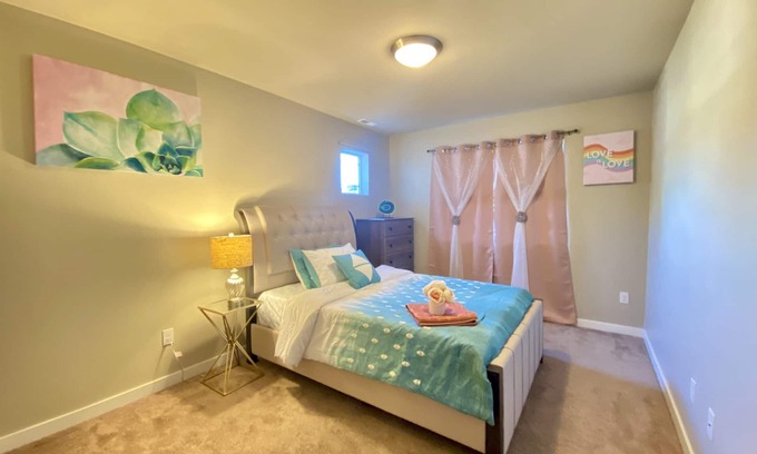 Everett House | Quieter Villa: safe neighborhood, closer to Boeing