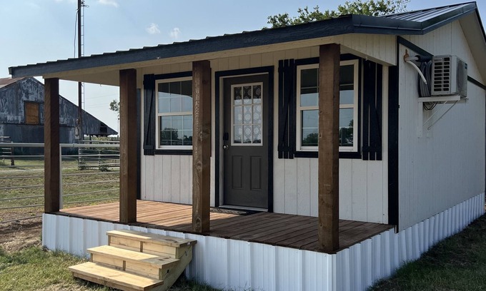 Wichita Falls Cottage | Quietly Nestled Mini Home