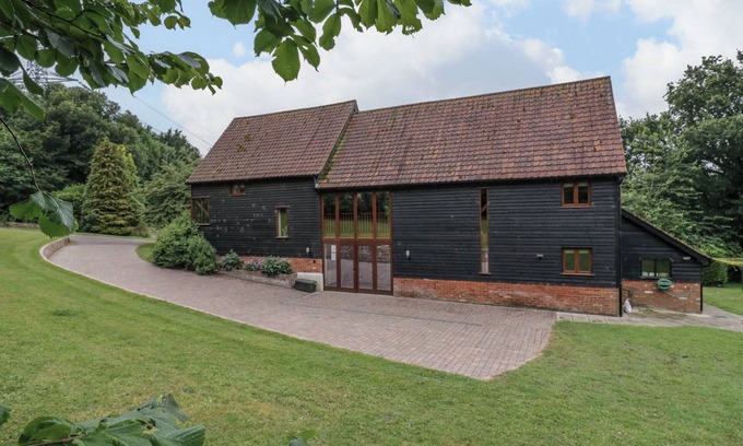 Woodbridge House | QUILL FARM BARN, pet friendly, with a garden in Campsea Ashe