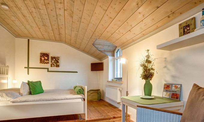 Nordhackstedt Cottage | Quince Chamber - Hof Noerreheede